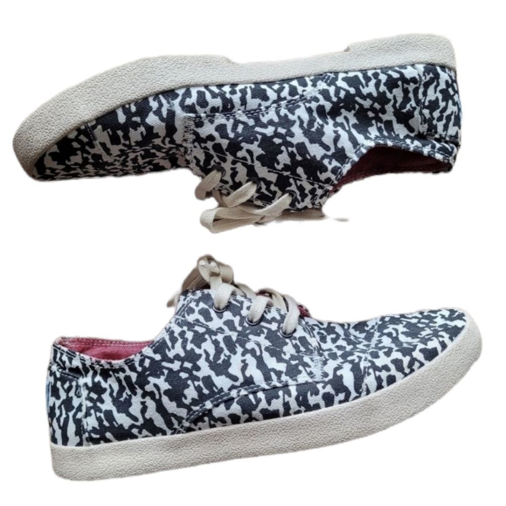 Toms Black and Cream Sneakers